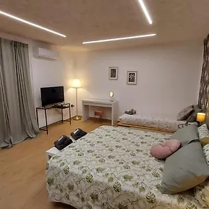 Dn House Casa vacanze Aeroporto di Catania Fontana Rossa
